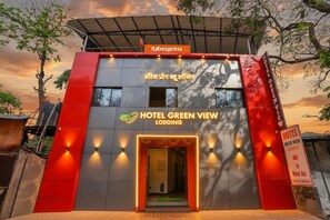 Property entrance - Fabexpress Green View (Mumbai)
