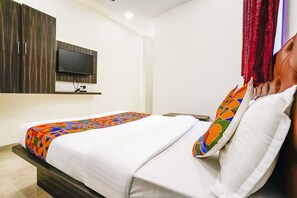 Egyptian cotton sheets, premium bedding, in-room safe, free WiFi