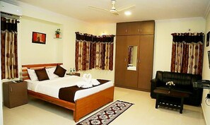Premium Room | Egyptian cotton sheets, premium bedding, in-room safe, soundproofing - Fabexpress Mann Pasand Inn (Bengaluru)