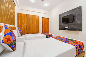 Egyptian cotton sheets, premium bedding, in-room safe, free WiFi