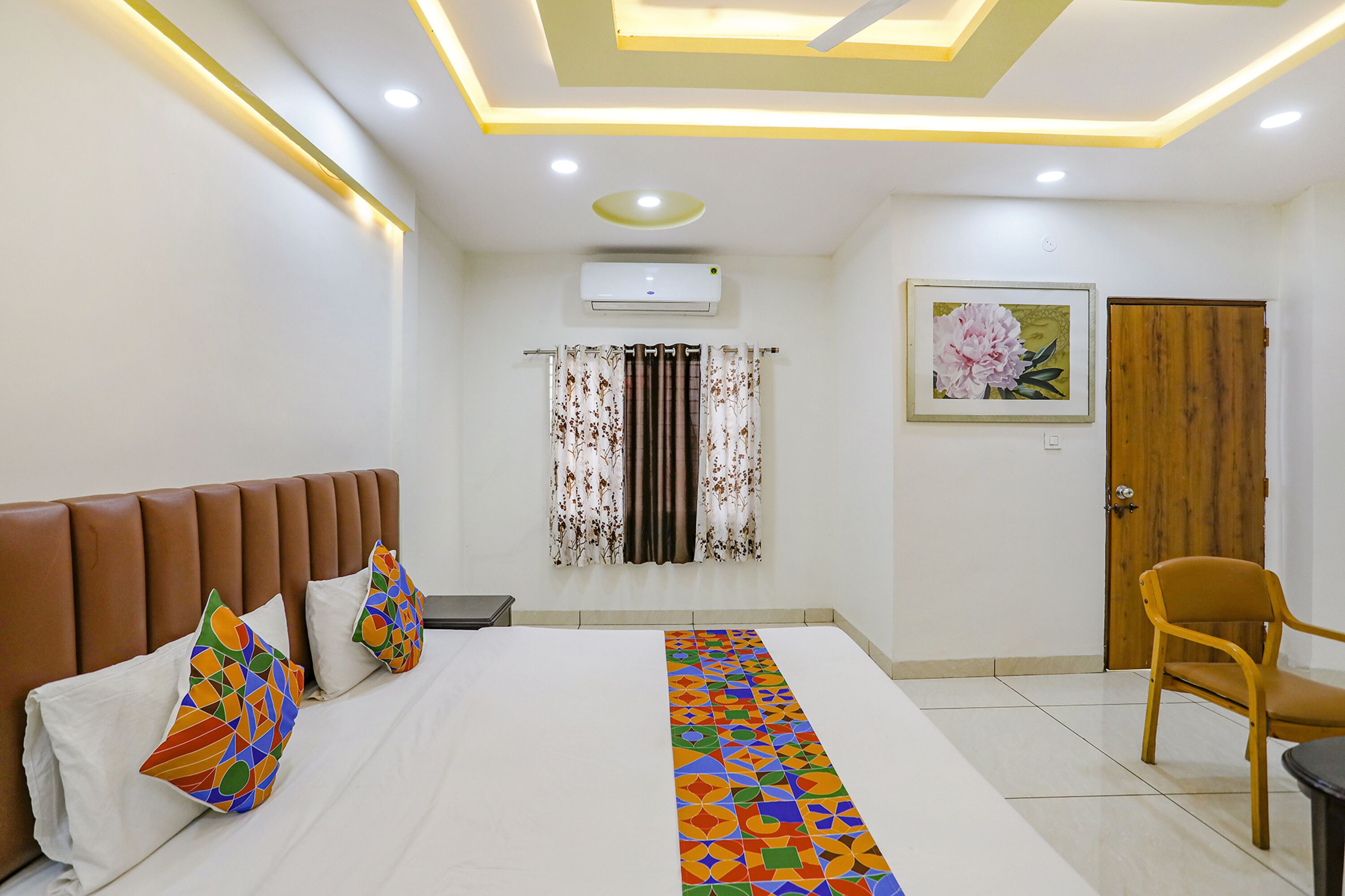 Egyptian cotton sheets, premium bedding, in-room safe, free WiFi