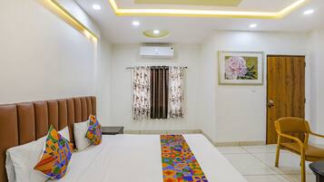 Egyptian cotton sheets, premium bedding, in-room safe, free WiFi