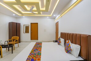 1 bedroom, Egyptian cotton sheets, premium bedding, in-room safe