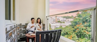 FabHotel Eminent Suites Banjara Hills - Nr. LV Prasad EYE Institute