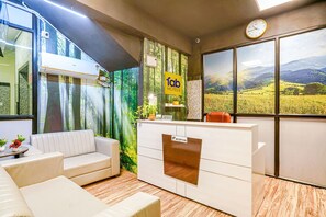 Reception - FabHotel Eminent Suites Banjara Hills - Nr. LV Prasad EYE Institute (Hyderabad)