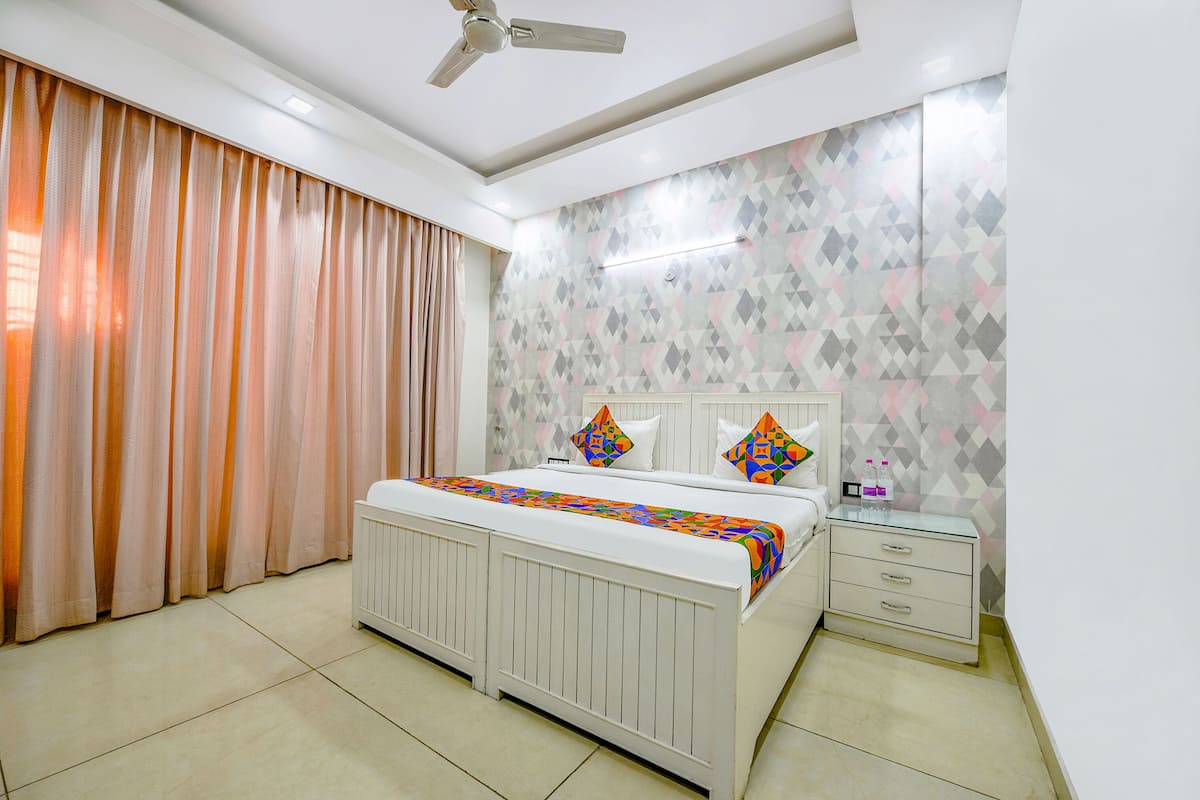 1 bedroom, Egyptian cotton sheets, premium bedding, in-room safe