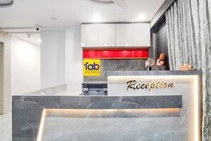 Reception - Fabhotel Tapovan Inn (Ahmedabad)