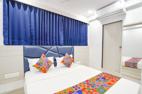 Egyptian cotton sheets, premium bedding, in-room safe, free WiFi