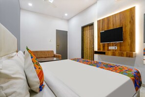 Egyptian cotton sheets, premium bedding, in-room safe, soundproofing - Fabhotel Prime Dumas (Surat)