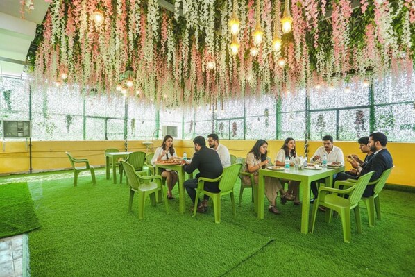 Restaurant - Fabexpress Aditya Guest House (Varanasi)