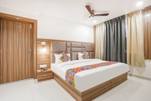 Deluxe Room | Egyptian cotton sheets, premium bedding, in-room safe, free WiFi - Fabhotel Mittal International (Ranchi)
