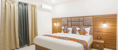 Egyptian cotton sheets, premium bedding, in-room safe, free WiFi