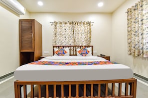 Egyptian cotton sheets, premium bedding, in-room safe, free WiFi