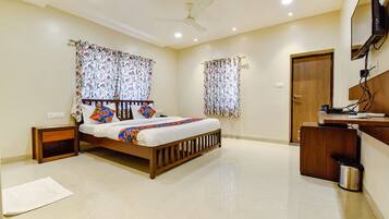 Egyptian cotton sheets, premium bedding, in-room safe, free WiFi