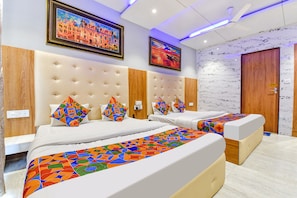 Egyptian cotton sheets, premium bedding, in-room safe, free WiFi