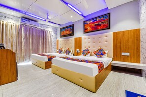 Egyptian cotton sheets, premium bedding, in-room safe, free WiFi