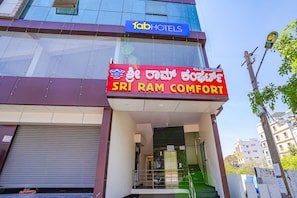 Property entrance - Fabhotel Sri Ram Comforts (Bengaluru)