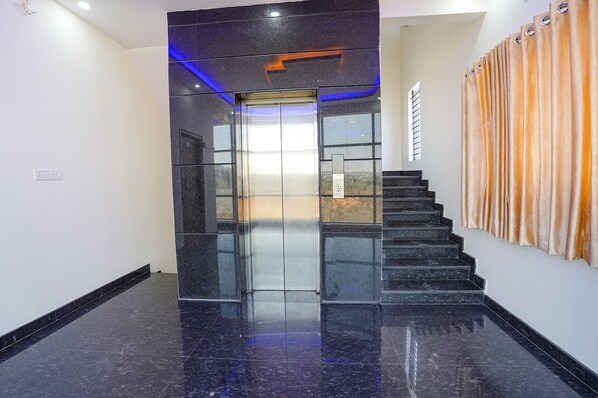 Elevator - Fabhotel Sri Ram Comforts (Bengaluru)