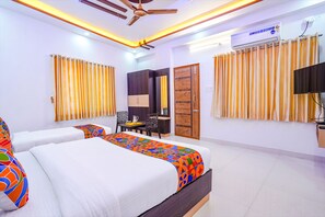 Egyptian cotton sheets, premium bedding, in-room safe, soundproofing
