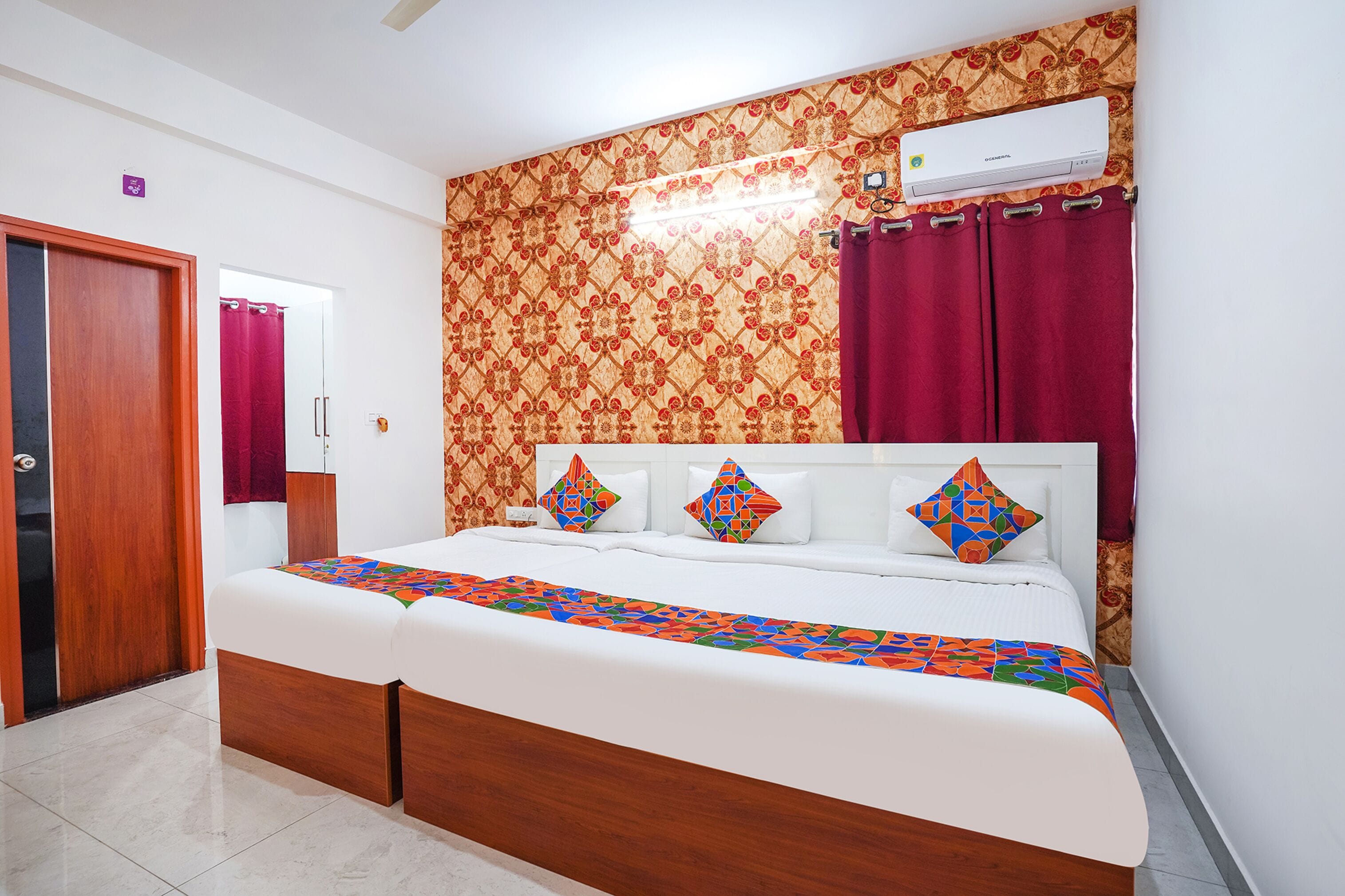 Egyptian cotton sheets, premium bedding, in-room safe, free WiFi