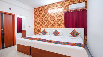 Egyptian cotton sheets, premium bedding, in-room safe, free WiFi