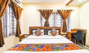 Deluxe Room | Egyptian cotton sheets, premium bedding, in-room safe, free WiFi - Fabexpress Duplex Villa (Barasat)