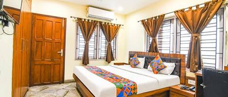 Deluxe Room | Egyptian cotton sheets, premium bedding, in-room safe, free WiFi
