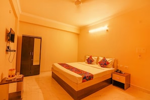 Egyptian cotton sheets, premium bedding, in-room safe, free WiFi