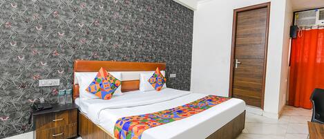 Egyptian cotton sheets, premium bedding, in-room safe, free WiFi