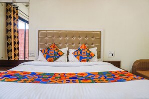 Egyptian cotton sheets, premium bedding, in-room safe, soundproofing - FabHotel The Royal Heritage (Mahabaleshwar)