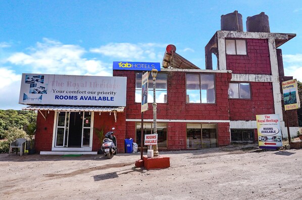 A building with a sign for 'Tab Hotels' and another sign for 'The Royal Heritage' with 'Rooms Available'. - FabHotel The Royal Heritage (Mahabaleshwar)