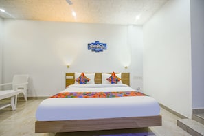 Premium Room | Egyptian cotton sheets, premium bedding, in-room safe, free WiFi - Fabhotel Lake View Ii (Dehradun)