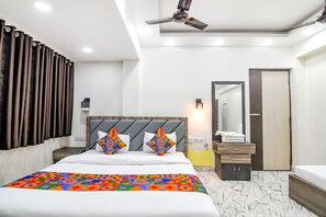 Egyptian cotton sheets, premium bedding, in-room safe, free WiFi