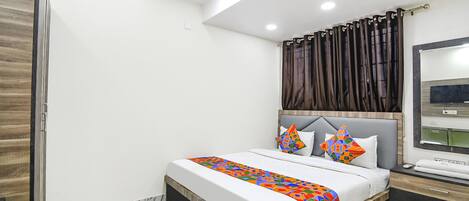 Egyptian cotton sheets, premium bedding, in-room safe, free WiFi