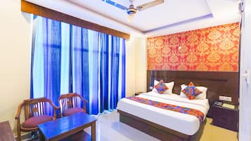 Egyptian cotton sheets, premium bedding, in-room safe, free WiFi