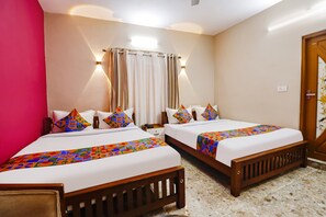 Egyptian cotton sheets, premium bedding, in-room safe, free WiFi