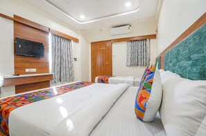 Egyptian cotton sheets, premium bedding, in-room safe, free WiFi