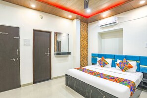 Egyptian cotton sheets, premium bedding, in-room safe, free WiFi - Fabhotel Universal Stay Inn (Nagpur)