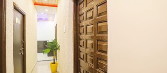 Fabhotel Universal Stay Inn