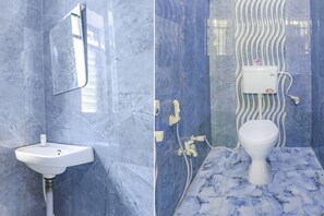 Suihku, sadesuihkupää, ilmaiset hygieniatuotteet, pyyhkeet