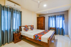 Egyptian cotton sheets, premium bedding, in-room safe, free WiFi - Fabhotel Unique Suites (Hyderabad)