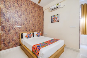 Deluxe Room | Egyptian cotton sheets, premium bedding, in-room safe, free WiFi - Fabhotel Grand Vista Inn (Bengaluru)
