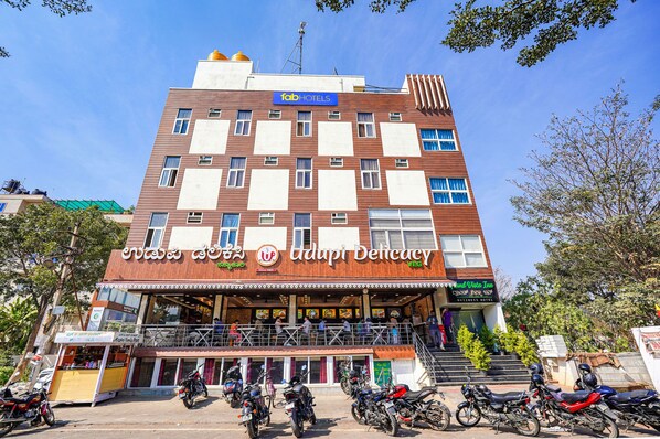 Exterior - Fabhotel Grand Vista Inn (Bengaluru)