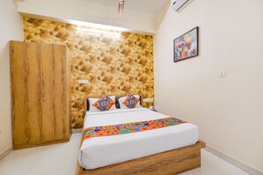 Egyptian cotton sheets, premium bedding, in-room safe, free WiFi