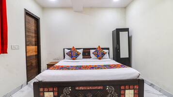 Premium Room | Egyptian cotton sheets, premium bedding, in-room safe, free WiFi