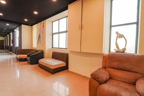 Lobby sitting area - Fabexpress Chennai Central (Chennai)