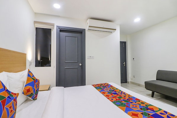 Egyptian cotton sheets, premium bedding, in-room safe, free WiFi