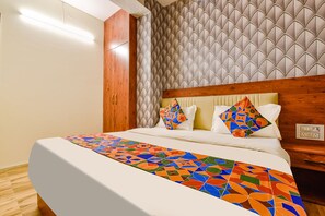 Deluxe Room | Egyptian cotton sheets, premium bedding, in-room safe, free WiFi - Fabexpress Royal Raj (Jaipur)