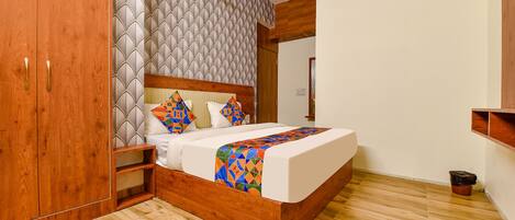 Deluxe Room | Egyptian cotton sheets, premium bedding, in-room safe, free WiFi