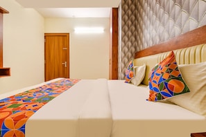 Egyptian cotton sheets, premium bedding, in-room safe, free WiFi - Fabexpress Royal Raj (Jaipur)